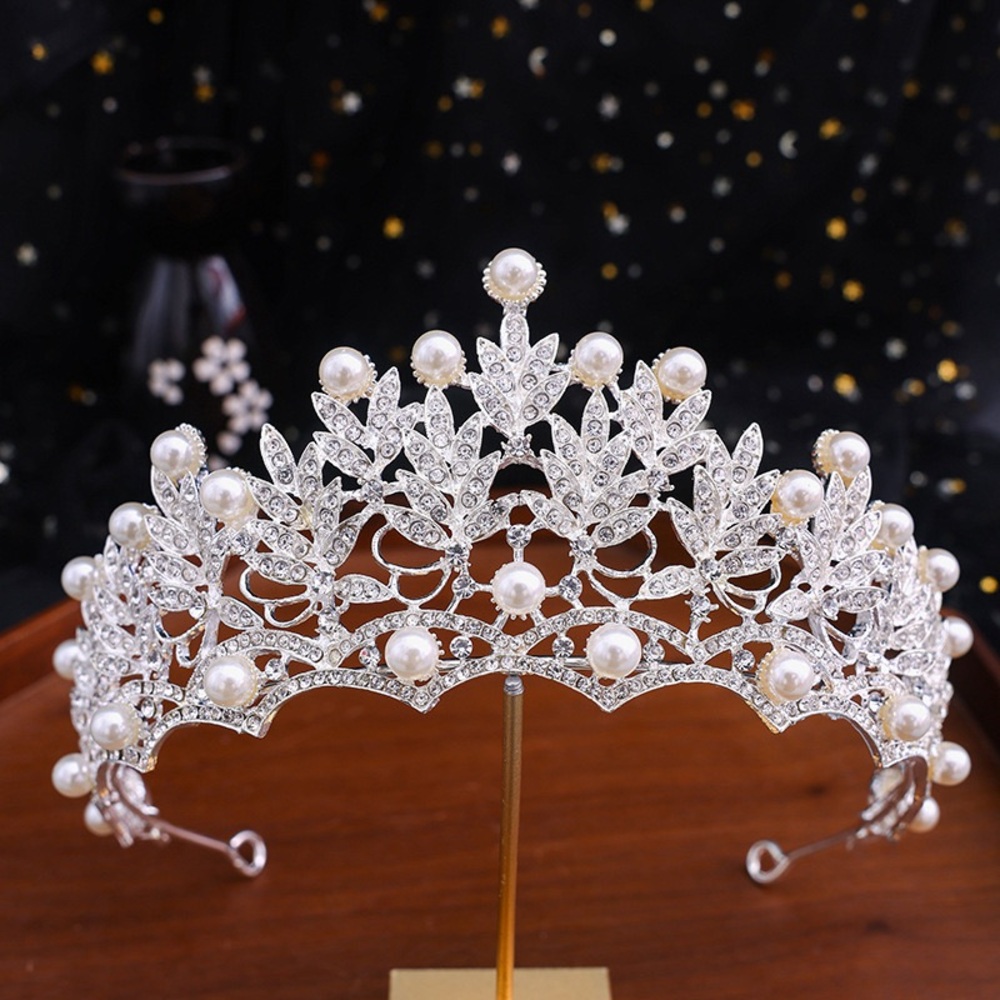 Elegant Silver Tiara with Pearls